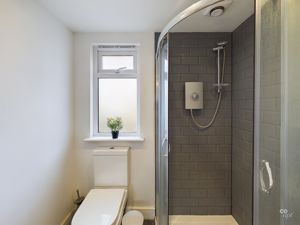 shower room - click for photo gallery